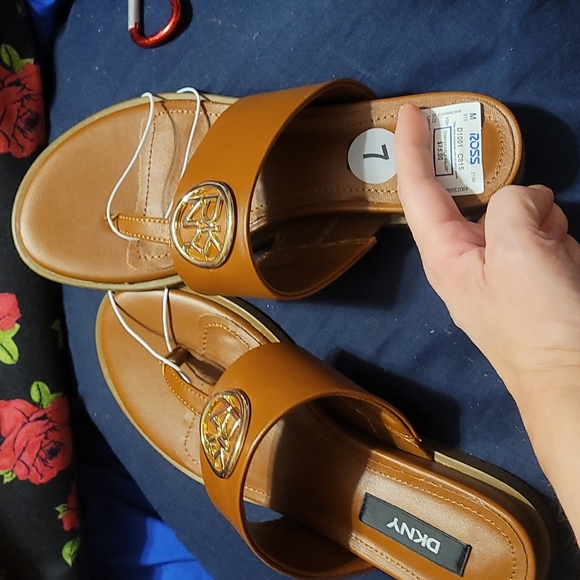 DKNY Sandals Size 7. Brown. New - Picture 2 of 3